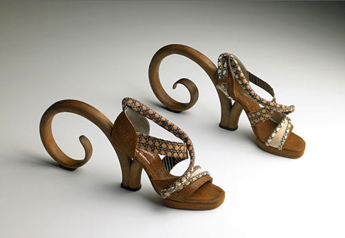 Pablo Reinoso THONET womany.net fashion highheels