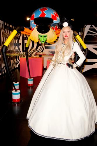 BARNEYS NEW YORK Lady Gaga GAGA'S WORKSHOP 卡卡精品店