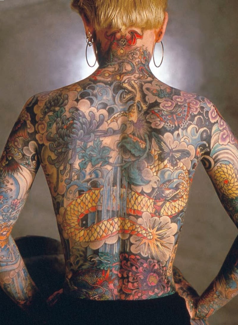 六零年代，她在男性主导的刺青产业，成为第一位女性刺青师｜女人迷Womany, image size:800x1091