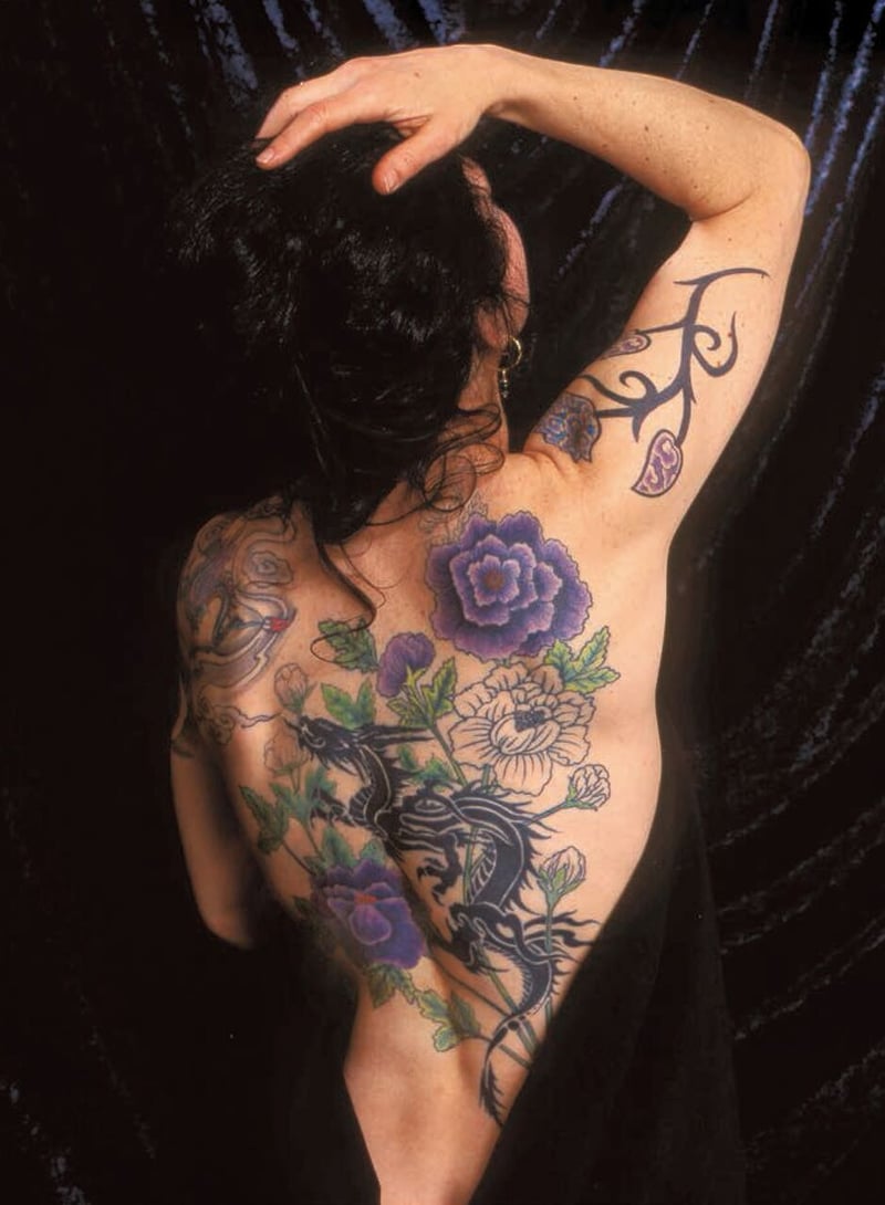 六零年代，她在男性主導的刺青產業，成為第一位女性刺青師｜女人迷Womany, image size:800x1090